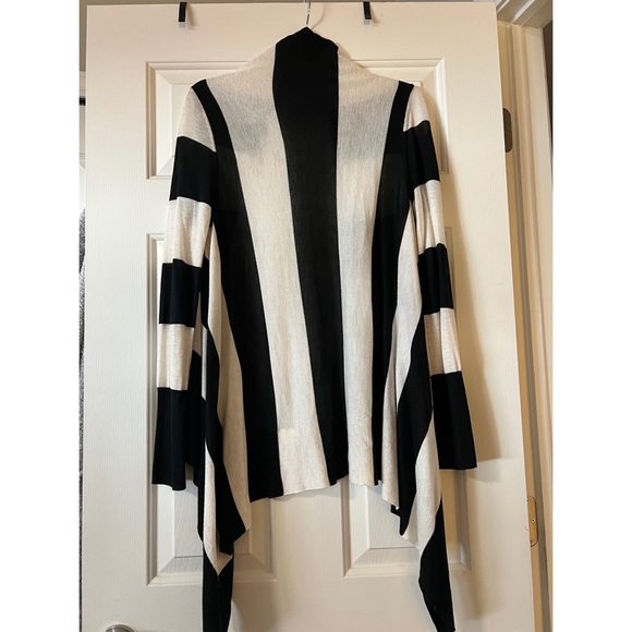 H&M Sweaters - H&M Black and White Striped Flowy Cardigan